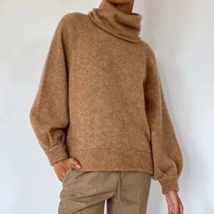 Group by Babaton Adichie Turtleneck Sweater Size Large Oversized Tan